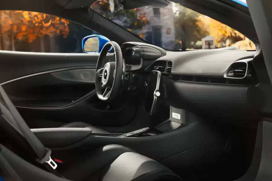 Rent Mclaren Artura in Dubai — photo 5 of 5