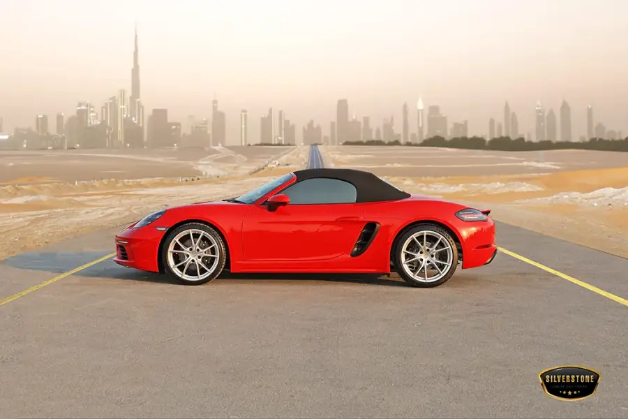 Rent Porsche Boxster 718 Convertible in Dubai — photo 6 of 7