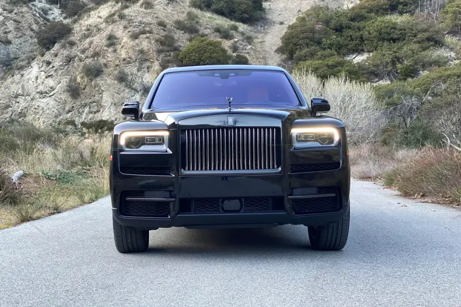 Rent Rolls Royce Cullinan in Dubai — Rolls-Royce — photo 4 of 4