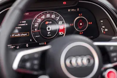 เช่ารถ Audi R8 สีขาว 2021 ในดูไบ — รูปที่ 3 จาก 5