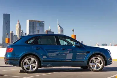 在迪拜租赁2018年蓝色宾利添越 — Bentley — 第 2 张，共 5 张