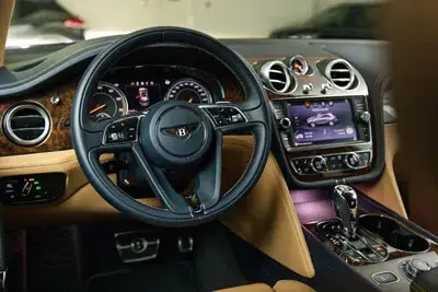 在迪拜租赁2018年蓝色宾利添越 — Bentley — 第 4 张，共 5 张