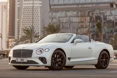 تأجير بنتلي GTC الأبيض في دبي — صورة 4 من 5