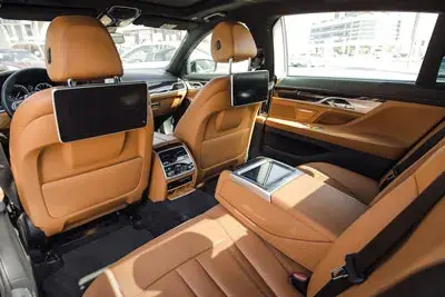 เช่ารถ BMW 7 Series สีดำ ในดูไบ — รูปที่ 3 จาก 5