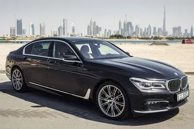 เช่ารถ BMW 7 Series สีดำ ในดูไบ — รูปที่ 4 จาก 5