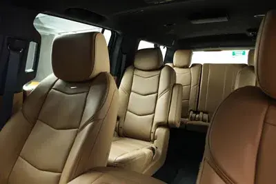 在迪拜租用2019年黑色凯迪拉克Escalade XL — Cadillac — 第 2 张，共 6 张