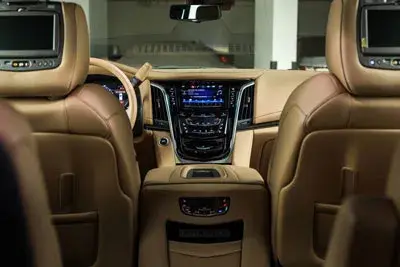 在迪拜租用2019年黑色凯迪拉克Escalade XL — Cadillac — 第 4 张，共 6 张