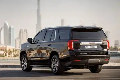 在迪拜租用2021年黑色GMC Yukon — 第 3 张，共 5 张