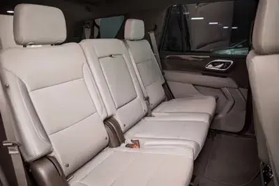 在迪拜租用2021年黑色GMC Yukon — 第 5 张，共 5 张
