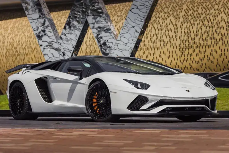 Rent Lamborghini Aventador Roadster White in Dubai — photo 4 of 5