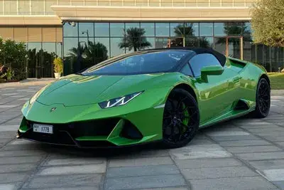 Alquile un Lamborghini Evo Verde 2020 en Dubái — foto 2 de 5