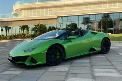 Alquile un Lamborghini Evo Verde 2020 en Dubái — foto 5 de 5