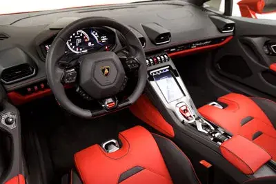 Rent Lamborghini Huracan EVO Red in Dubai — photo 3 of 5