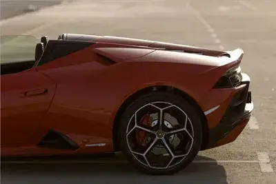 Rent Lamborghini Huracan EVO Red in Dubai — photo 4 of 5