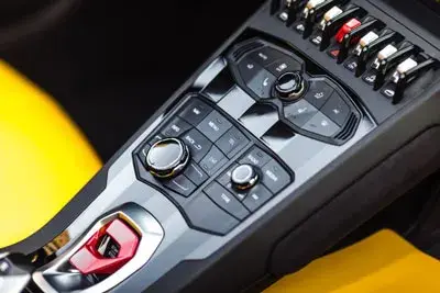 Rent Lamborghini Huracan Spyder Yellow 2017 in Dubai — photo 4 of 6