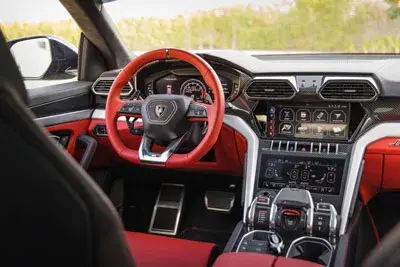 เช่ารถ Lamborghini Urus สีดำ 2021 ในดูไบ — รูปที่ 3 จาก 4