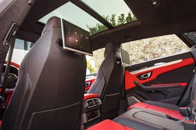 เช่ารถ Lamborghini Urus สีดำ 2021 ในดูไบ — รูปที่ 4 จาก 4