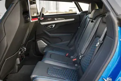 Rent Lamborghini Urus Blue in Dubai — photo 4 of 5