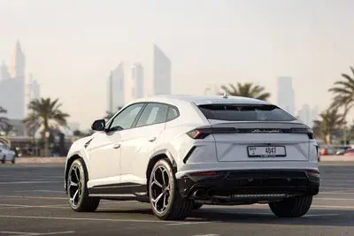 Rent Lamborghini Urus White in Dubai — photo 4 of 5