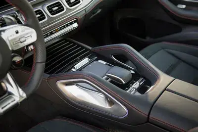 Rent Mercedes GLE53 AMG White 2021 in Dubai — Mercedes-Benz — photo 3 of 5