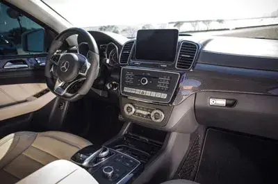 Rent Mercedes GLE63 AMG White 2017 in Dubai — Mercedes-Benz — photo 3 of 5