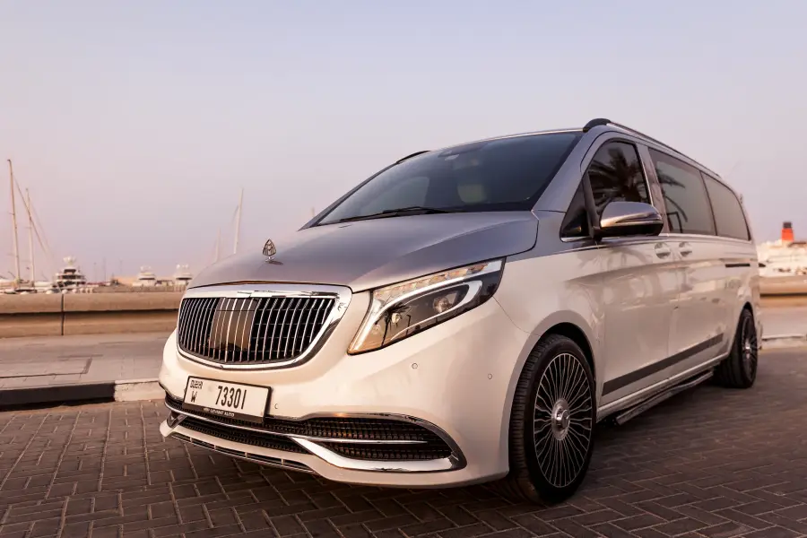 Rent Mercedes V250 Maybach in Dubai — Mercedes-Benz — photo 3 of 6