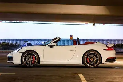 Rent Porsche 911 Carrera White in Dubai — photo 2 of 5