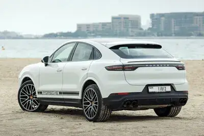 เช่ารถ Porsche Cayenne สีขาวในดูไบ — รูปที่ 4 จาก 5