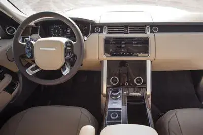 Rent Range Rover Vogue White in Dubai — Land Rover — photo 2 of 3