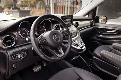 Rent Mercedes Benz Viano Black 2020 in Dubai — Mercedes-Benz — photo 4 of 5