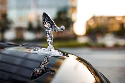 เช่ารถ Rolls Royce Cullinan สีดำ 2020 ในดูไบ — Rolls-Royce — รูปที่ 2 จาก 5