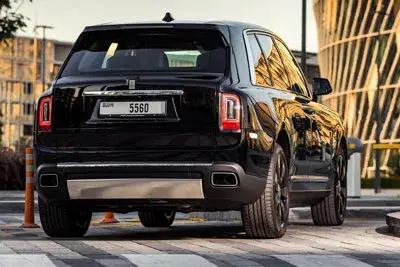 เช่ารถ Rolls Royce Cullinan สีดำ 2020 ในดูไบ — Rolls-Royce — รูปที่ 5 จาก 5