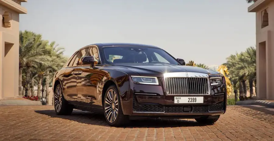Rent Rolls Royce Ghost Maroon 2021 in Dubai — Rolls-Royce — photo 5 of 5