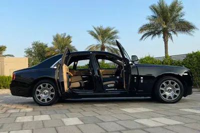 Rent Rolls Royce Ghost Black 2017 in Dubai — Rolls-Royce — photo 4 of 5