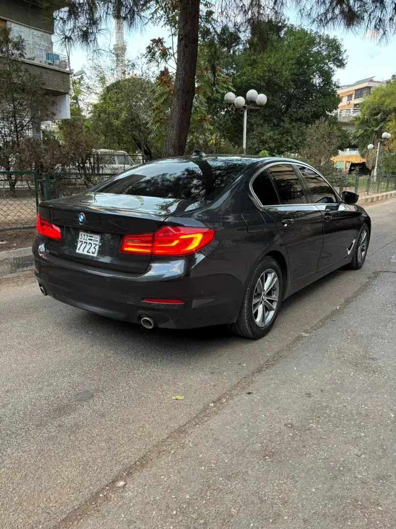 Rent BMW 520 Black 2020 in Damascus — photo 3 of 12