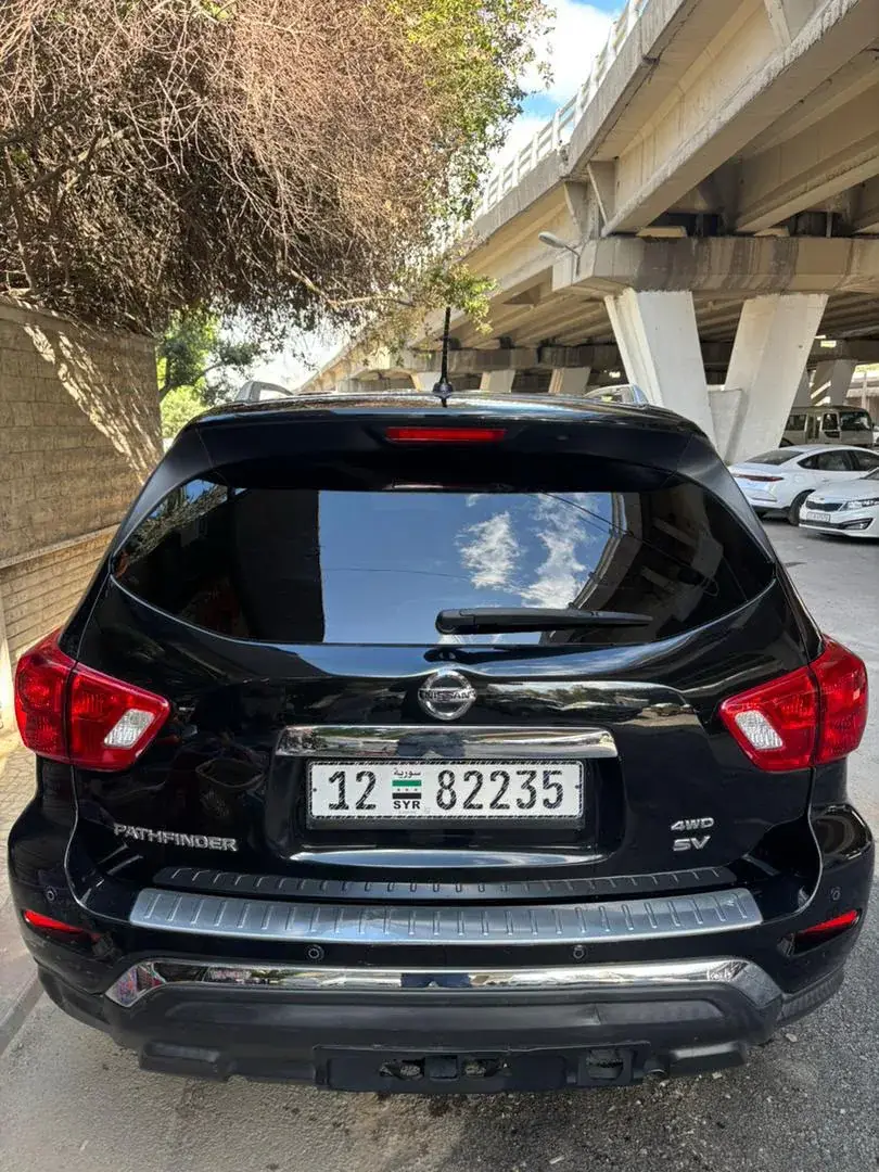 Rent Nissan Pathfinder Black 2018 in Damascus — photo 3 of 6