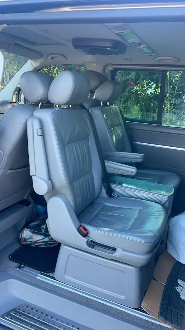 Rent Volkswagen Multivan Silver 2007 in Damascus — photo 8 of 9
