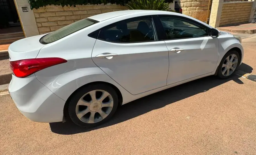 Rent Hyundai Elantra White 2014 in Damascus — photo 2 of 5