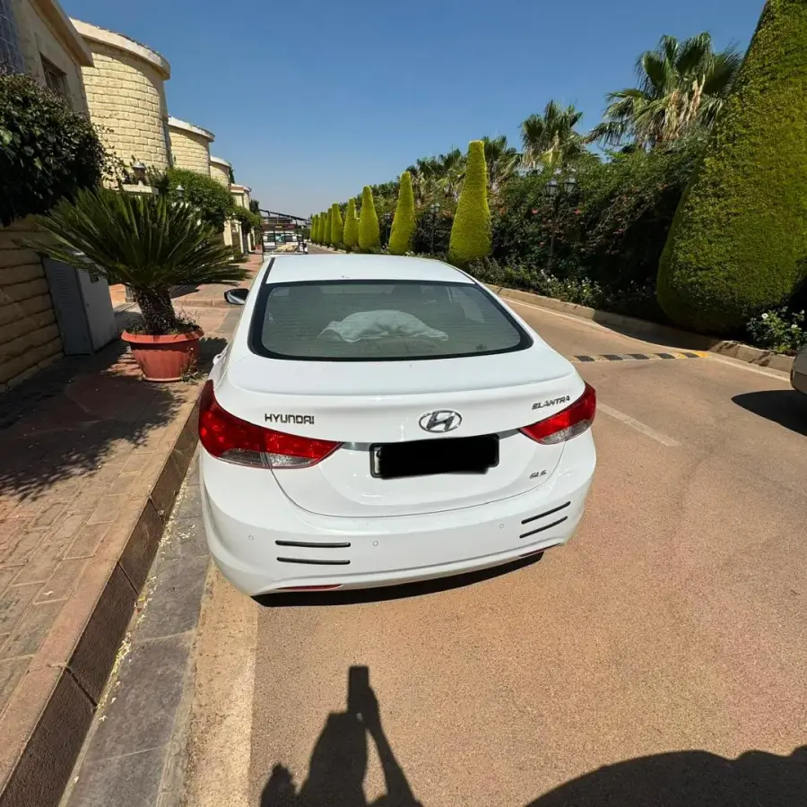 Rent Hyundai Elantra White 2014 in Damascus — photo 4 of 5