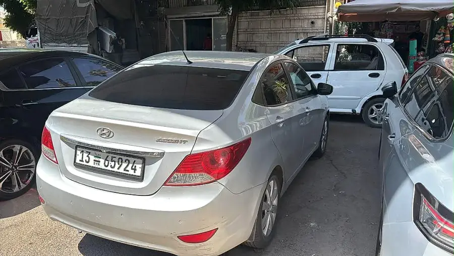 Rent Hyundai Accent Silver 2011 in Damascus — photo 2 of 4
