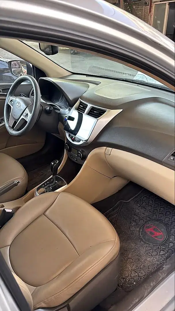 Rent Hyundai Accent Silver 2011 in Damascus — photo 3 of 4