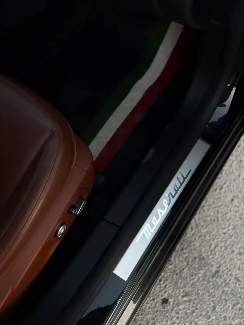 Rent Maserati Ghibli Black 2015 in Damascus — photo 16 of 18