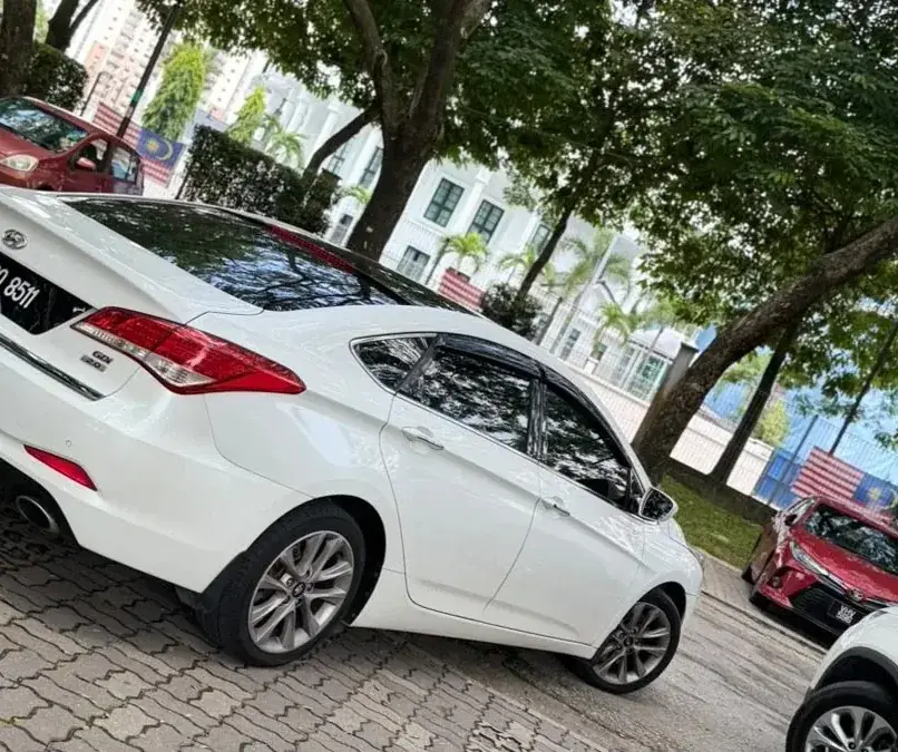 Rent 2016 Hyundai i40 in Kuala Lumpur — Comfortable Sedan — photo 3 of 4