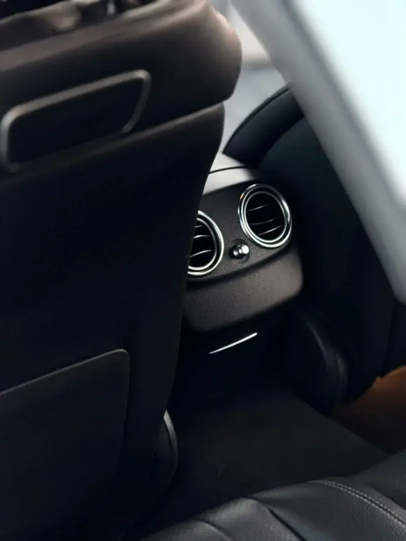 Rent 2019 Mercedes-Benz E-Class in Damascus — Luxury Sedan — photo 4 of 19