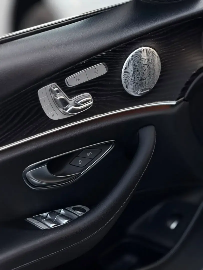 Rent 2019 Mercedes-Benz E-Class in Damascus — Luxury Sedan — photo 9 of 19