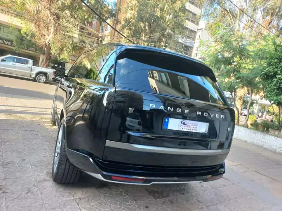 تأجير رينج روفر فوغ الأسود 2025 في بيروت للتأجير في beirut, لبنان — رينج روفر — صورة 4 من 5
