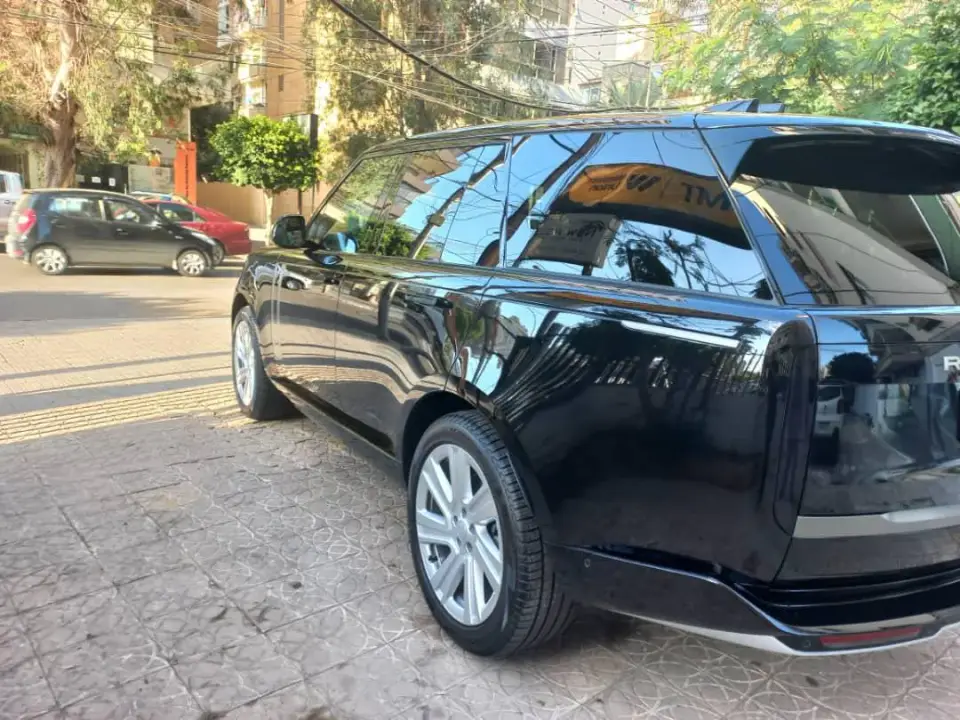 تأجير رينج روفر فوغ الأسود 2025 في بيروت للتأجير في beirut, لبنان — رينج روفر — صورة 5 من 5