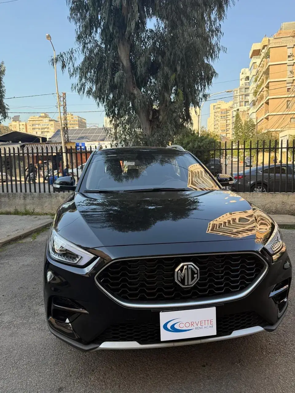 تأجير إم جي ZS الأسود 2025 في بيروت للتأجير في beirut, لبنان — إم جي — صورة 2 من 5