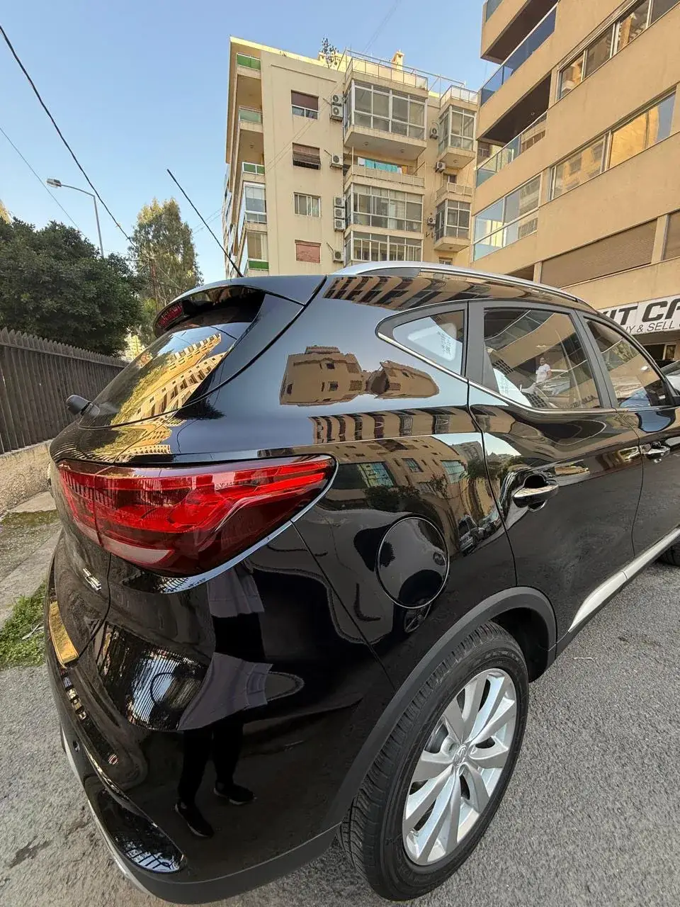 تأجير إم جي ZS الأسود 2025 في بيروت للتأجير في beirut, لبنان — إم جي — صورة 3 من 5