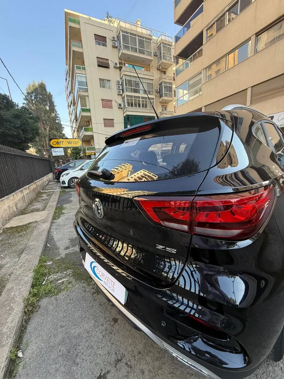 تأجير إم جي ZS الأسود 2025 في بيروت للتأجير في beirut, لبنان — إم جي — صورة 4 من 5